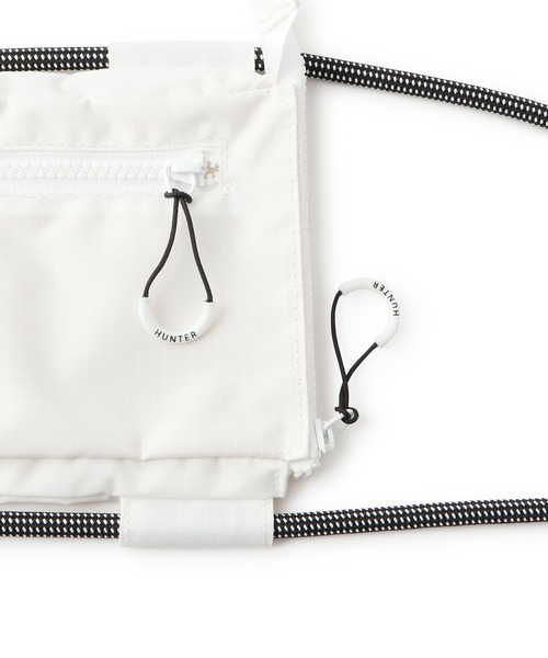 HUNTER（ハンター）の「【HUNTER for ADAM ET ROPE'】別注トラベルフォンポーチ（ボディバッグ/ウエストポーチ・レディース・ブラック/ホワイト・FREE）」の9枚目の写真