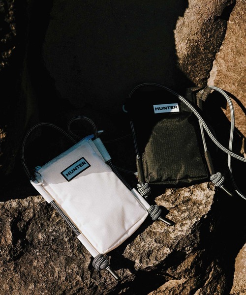 HUNTER（ハンター）の「【HUNTER for ADAM ET ROPE'】別注トラベルフォンポーチ（ボディバッグ/ウエストポーチ・レディース・ブラック/ホワイト・FREE）」の17枚目の写真
