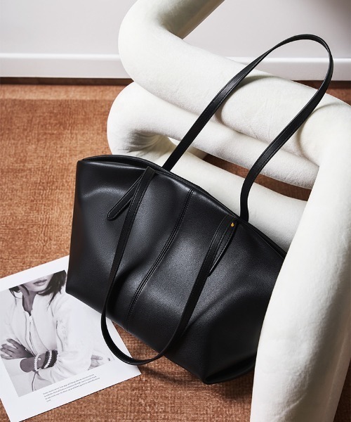 NiiNa（ニーナ）の「【 NiiNa / ニーナ 】高品質牛革 大容量 クラシック ラウンド トートバッグ（トートバッグ・レディース・ブラウン/ブラック・FREE）」の3枚目の写真