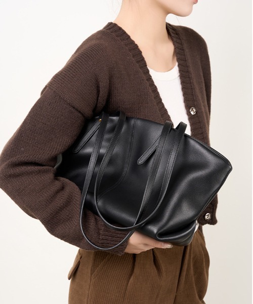 NiiNa（ニーナ）の「【 NiiNa / ニーナ 】高品質牛革 大容量 クラシック ラウンド トートバッグ（トートバッグ・レディース・ブラウン/ブラック・FREE）」の6枚目の写真