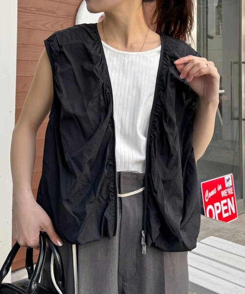 CIAOPANIC TYPY(チャオパニックティピー)の「【kairi企画】シアーナイロンバルーンベスト(ベスト・レディース・カーキ/ブラック/アイボリー・ONE SIZE)」の2枚目の写真