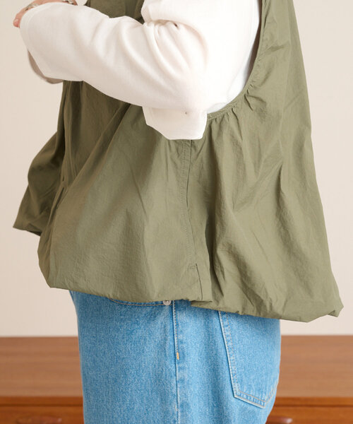 CIAOPANIC TYPY(チャオパニックティピー)の「【kairi企画】シアーナイロンバルーンベスト(ベスト・レディース・カーキ/ブラック/アイボリー・ONE SIZE)」の12枚目の写真