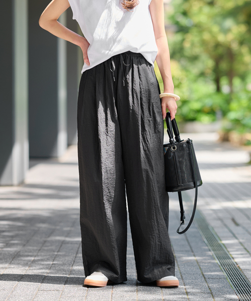 JOURNAL STANDARD relume（ジャーナルスタンダード　レリューム）の「ライトナイロンワイドパンツ（その他パンツ・レディース・ブラック/カーキ/ボルドー・36/38）」の6枚目の写真