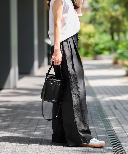 JOURNAL STANDARD relume（ジャーナルスタンダード　レリューム）の「ライトナイロンワイドパンツ（その他パンツ・レディース・ブラック/カーキ/ボルドー・36/38）」の7枚目の写真