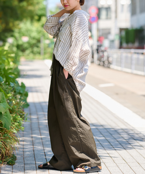JOURNAL STANDARD relume（ジャーナルスタンダード　レリューム）の「ライトナイロンワイドパンツ（その他パンツ・レディース・ブラック/カーキ/ボルドー・36/38）」の11枚目の写真
