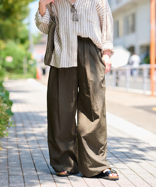 JOURNAL STANDARD relume（ジャーナルスタンダード　レリューム）の「ライトナイロンワイドパンツ（その他パンツ・レディース・ブラック/カーキ/ボルドー・36/38）」の13枚目の写真