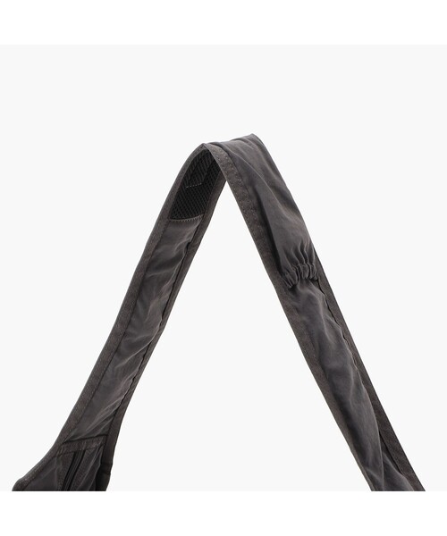 BRIEFING（ブリーフィング）の「【BRIEFING／ブリーフィング】HOBO BAG WIDE（ショルダーバッグ・メンズ・ベージュ/ネイビー/チャコール・FREE）」の13枚目の写真