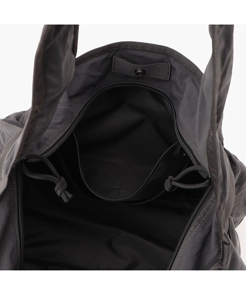 BRIEFING（ブリーフィング）の「【BRIEFING／ブリーフィング】HOBO BAG WIDE（ショルダーバッグ・メンズ・ベージュ/ネイビー/チャコール・FREE）」の17枚目の写真