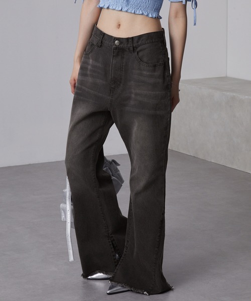 nui nullu（ヌイヌル）の「【nui nullu】ヴィンテージライク 裾フリンジ&スリット フレアデニムパンツ（デニムパンツ・レディース・ブルー系/ブラック系/ブルー系1・S/M/L）」の18枚目の写真