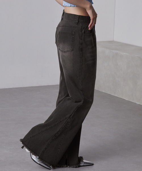 nui nullu（ヌイヌル）の「【nui nullu】ヴィンテージライク 裾フリンジ&スリット フレアデニムパンツ（デニムパンツ・レディース・ブルー系/ブラック系/ブルー系1・S/M/L）」の19枚目の写真