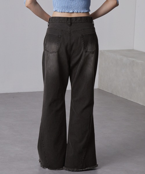 nui nullu（ヌイヌル）の「【nui nullu】ヴィンテージライク 裾フリンジ&スリット フレアデニムパンツ（デニムパンツ・レディース・ブルー系/ブラック系/ブルー系1・S/M/L）」の20枚目の写真