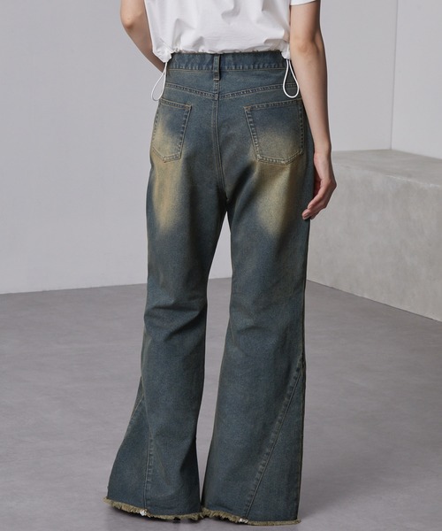 nui nullu（ヌイヌル）の「【nui nullu】ヴィンテージライク 裾フリンジ&スリット フレアデニムパンツ（デニムパンツ・レディース・ブルー系/ブラック系/ブルー系1・S/M/L）」の9枚目の写真