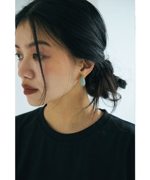 marjour(マージュール)の「WOOD HOOP PIERCE(ピアス(両耳用)・レディース・アイボリー/ブルー・FREE)」の1枚目の写真