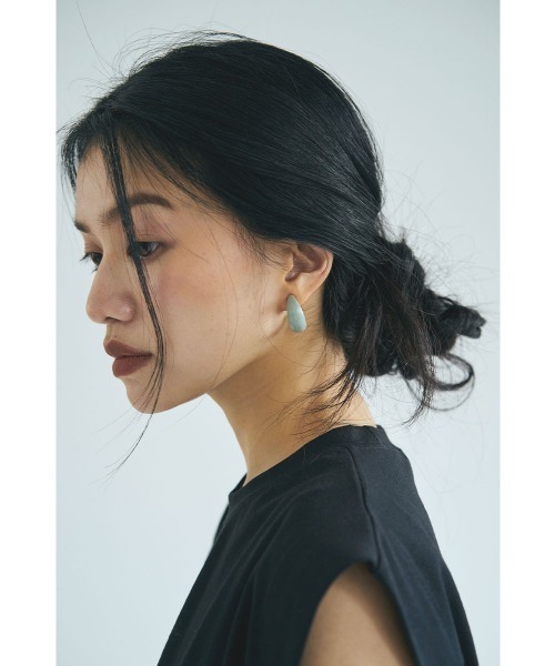 marjour(マージュール)の「WOOD HOOP PIERCE(ピアス(両耳用)・レディース・アイボリー/ブルー・FREE)」の7枚目の写真