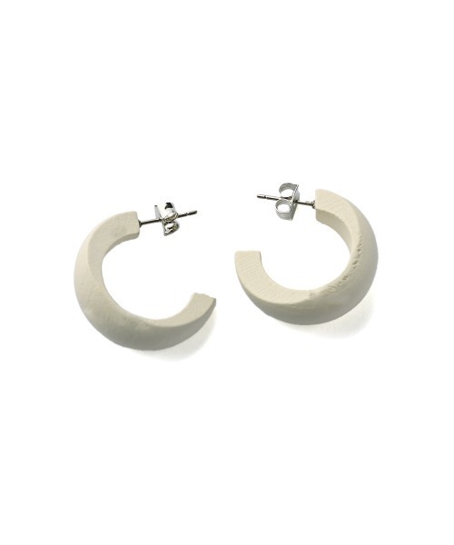 marjour(マージュール)の「WOOD HOOP PIERCE(ピアス(両耳用)・レディース・アイボリー/ブルー・FREE)」の9枚目の写真