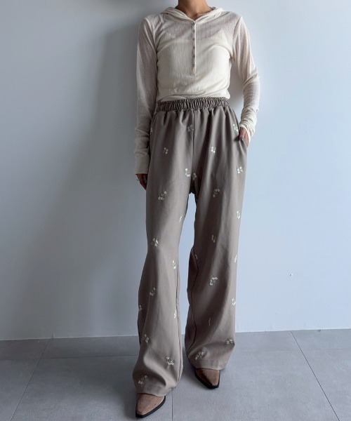 フラワー刺繍イージーパンツ（その他パンツ）｜Unitage（ユニテージ