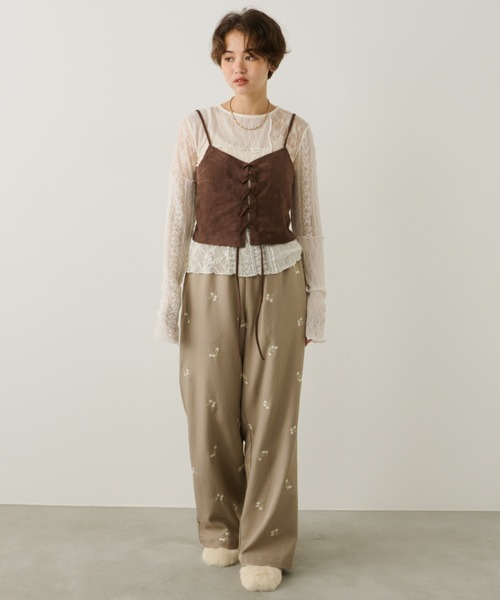 Unitage(ユニテージ)の「フラワー刺繍イージーパンツ(その他パンツ・レディース・ベージュ/チャコールグレー・FREE)」の12枚目の写真