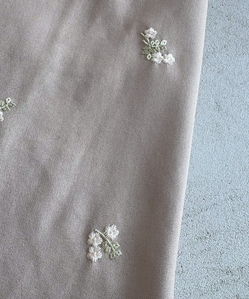 Unitage(ユニテージ)の「フラワー刺繍イージーパンツ(その他パンツ・レディース・ベージュ/チャコールグレー・FREE)」の15枚目の写真