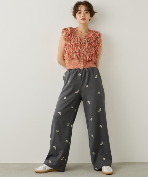 Unitage(ユニテージ)の「フラワー刺繍イージーパンツ(その他パンツ・レディース・ベージュ/チャコールグレー・FREE)」の17枚目の写真