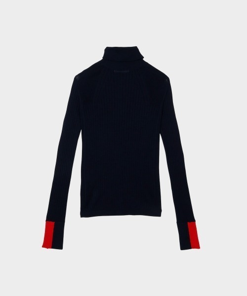 CINOH(チノ)の「SILK TURTLE NECK TIGHT KNIT(ニット/セーター・レディース・ネイビー/チャコールグレー/ライトグレー・38)」の6枚目の写真