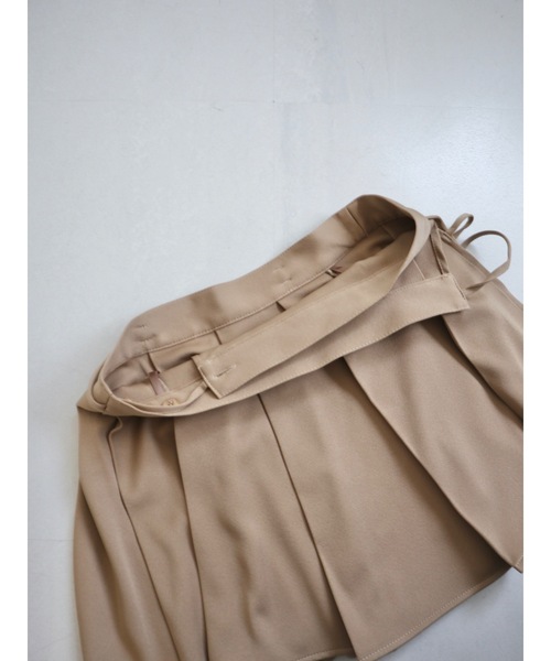 JUMELLE(ジュメロ)の「wrap pleats skirt(スカート・レディース・グレー/ベージュ・MEDIUM)」の8枚目の写真