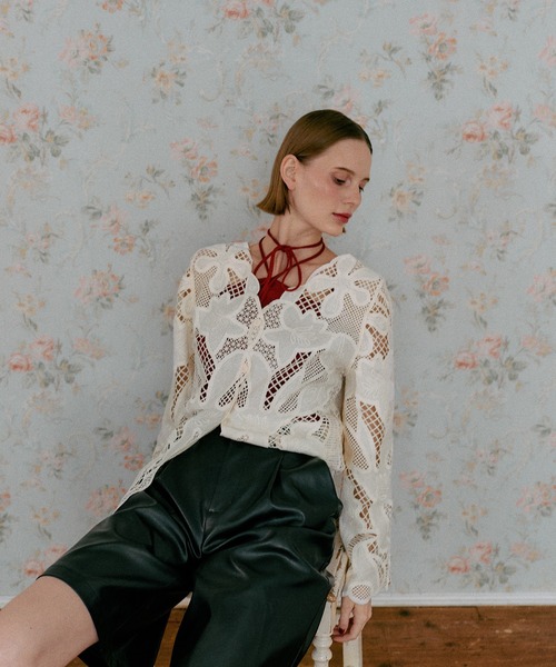 mysty woman（ミスティウーマン）の「パッチワークレースシャツカーディガン 581471（シャツ/ブラウス・レディース・ブラック/ブラウン/アイボリー・FREE）」の4枚目の写真