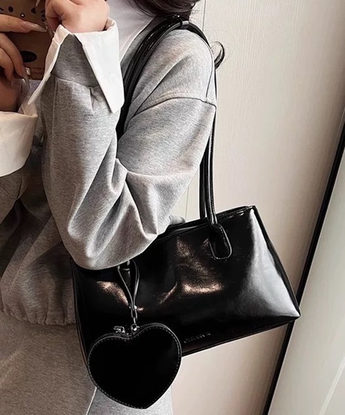 pumpkin port(パンプキンポート)の「BIGハートチャーム付 横長 スクエア ボストンBAG(ボストンバッグ・レディース・レッド/ブラウン/アイボリー/ブラック・FREE)」の14枚目の写真