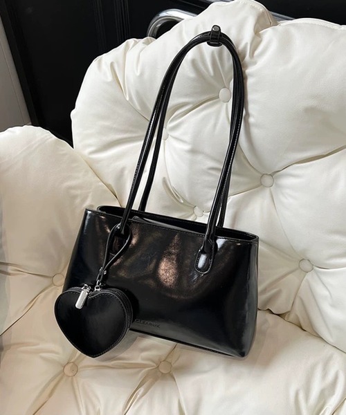 pumpkin port(パンプキンポート)の「BIGハートチャーム付 横長 スクエア ボストンBAG(ボストンバッグ・レディース・レッド/ブラウン/アイボリー/ブラック・FREE)」の16枚目の写真