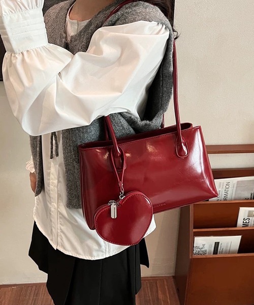 pumpkin port(パンプキンポート)の「BIGハートチャーム付 横長 スクエア ボストンBAG(ボストンバッグ・レディース・レッド/ブラウン/アイボリー/ブラック・FREE)」の18枚目の写真