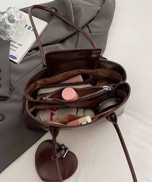 pumpkin port(パンプキンポート)の「BIGハートチャーム付 横長 スクエア ボストンBAG(ボストンバッグ・レディース・レッド/ブラウン/アイボリー/ブラック・FREE)」の22枚目の写真