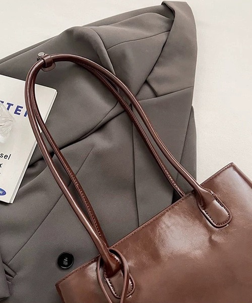 pumpkin port(パンプキンポート)の「BIGハートチャーム付 横長 スクエア ボストンBAG(ボストンバッグ・レディース・レッド/ブラウン/アイボリー/ブラック・FREE)」の5枚目の写真