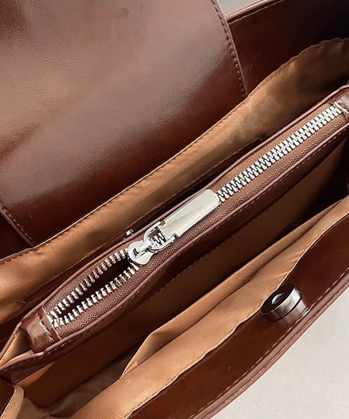 pumpkin port(パンプキンポート)の「BIGハートチャーム付 横長 スクエア ボストンBAG(ボストンバッグ・レディース・レッド/ブラウン/アイボリー/ブラック・FREE)」の6枚目の写真