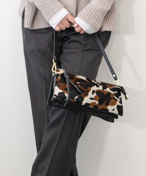 RIPANI（リパーニ）の「【RIPANI】レザーハンドルヘアカーフハンドバッグ(Q56459)（ハンドバッグ・レディース・マルチ/ブラック系その他・ALL）」の2枚目の写真