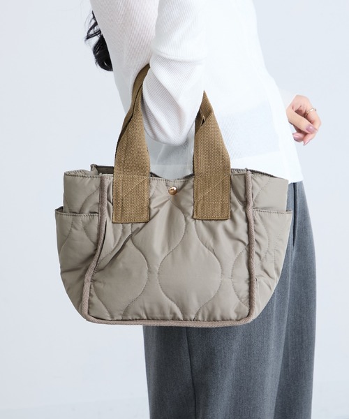 A by MAGASIN DE MODE(エーバイマガジンデモード)の「【A By MAGASIN DE MODE】キルトプチトート SNBD(トートバッグ・レディース・アイボリー/ブラック/チャコールグレー/ベージュ・FREE)」の4枚目の写真