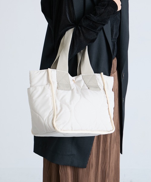 A by MAGASIN DE MODE(エーバイマガジンデモード)の「【A By MAGASIN DE MODE】キルトプチトート SNBD(トートバッグ・レディース・アイボリー/ブラック/チャコールグレー/ベージュ・FREE)」の5枚目の写真