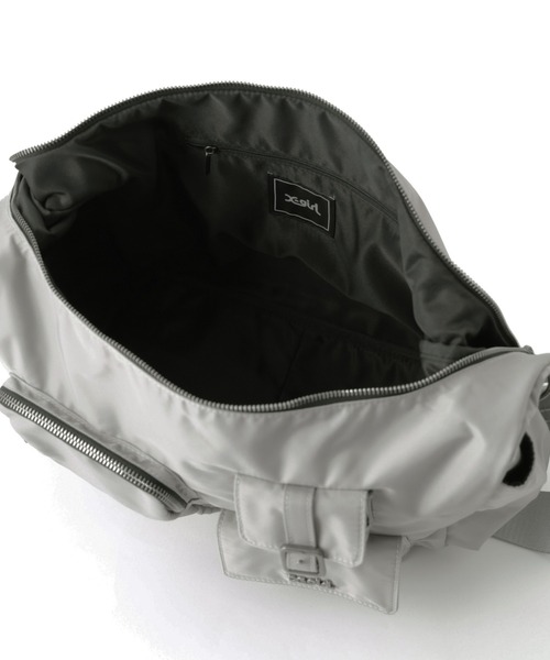 X-girl（エックスガール）の「MULTI POCKET SHOULDER BAG（ショルダーバッグ・レディース・グレー/ブラック・ONE SIZE）」の11枚目の写真