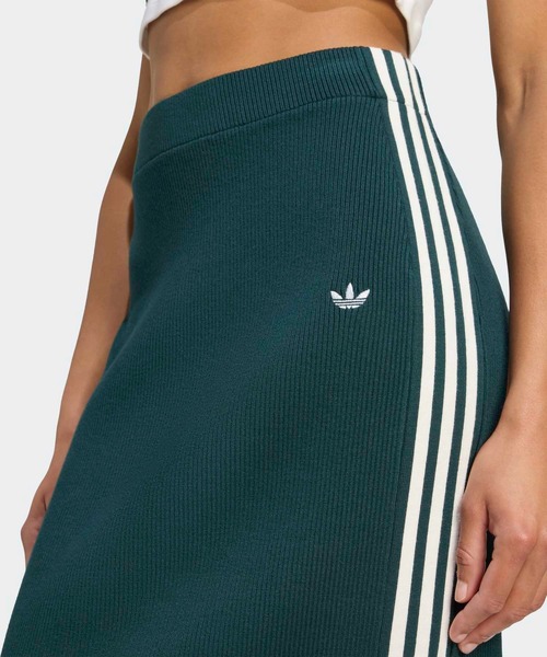 adidas（アディダス）の「アディカラー ニット スリーストライプス スカート / アディダスオリジナルス adidas Originals（スカート・レディース・ブルー/ブラック・X-SMALL/XX-LARGE/LARGE/MEDIUM/SMALL/X-LARGE）」の4枚目の写真