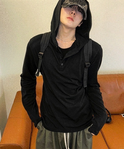ヘンリーネックフード付きロングスリーブTシャツ（パーカー