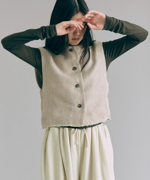 EN NEUME(エンノイム)の「Cropped Tweed Gilet(ベスト・レディース・ライトグレー/ブラック・FREE)」の2枚目の写真