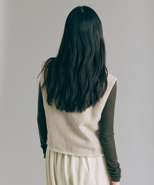 EN NEUME(エンノイム)の「Cropped Tweed Gilet(ベスト・レディース・ライトグレー/ブラック・FREE)」の5枚目の写真