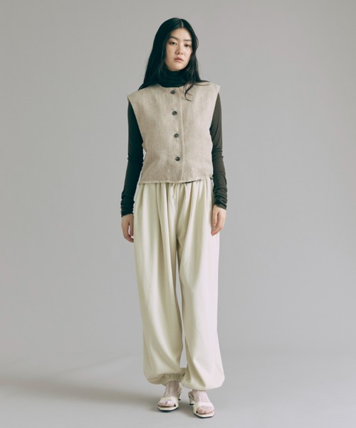 EN NEUME(エンノイム)の「Cropped Tweed Gilet(ベスト・レディース・ライトグレー/ブラック・FREE)」の9枚目の写真