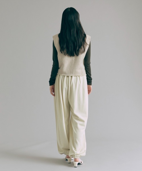 EN NEUME(エンノイム)の「Cropped Tweed Gilet(ベスト・レディース・ライトグレー/ブラック・FREE)」の11枚目の写真
