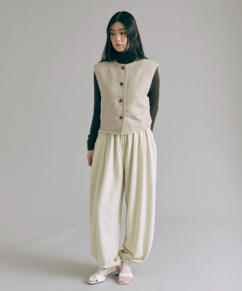 EN NEUME(エンノイム)の「Cropped Tweed Gilet(ベスト・レディース・ライトグレー/ブラック・FREE)」の6枚目の写真