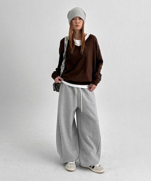 BLACKUP（ブラックアップ）の「[MADE] ブドゥリルーズフィットVネックニット（ニット/セーター・レディース・ワイン/ブラック/グレー/ブラウン/ネイビー・FREE）」の13枚目の写真