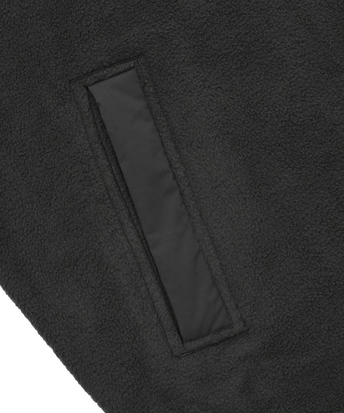 NEW BALANCE（ニューバランス）の「NB刺繍フリースジャケット（ブルゾン・メンズ・グレイッシュベージュ/ダークグレー・SMALL/MEDIUM/LARGE/X-LARGE/XX-LARGE）」の9枚目の写真