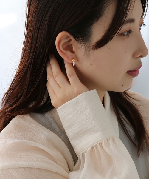 colleca la（コレカラ）の「[silver925]スフィア×パールのピアス〈金属アレルギー対応〉（ピアス（両耳用）・レディース・ゴールド/シルバー・FREE）」の3枚目の写真
