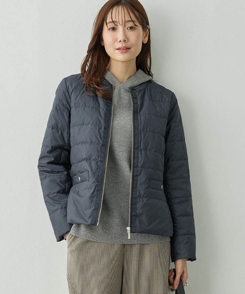 Petit Honfleur(プチオンフルール)の「ノーカラーダウンジャケット【ダウン80%・フェザー20%使用】(ダウンジャケット/コート・レディース・アイボリー/ベージュ/ネイビー・9号/11号/13号)」の3枚目の写真