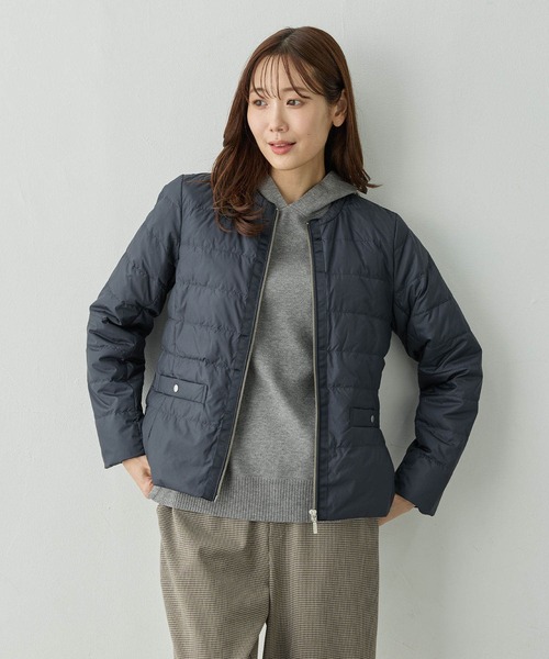Petit Honfleur(プチオンフルール)の「ノーカラーダウンジャケット【ダウン80%・フェザー20%使用】(ダウンジャケット/コート・レディース・アイボリー/ベージュ/ネイビー・9号/11号/13号)」の8枚目の写真