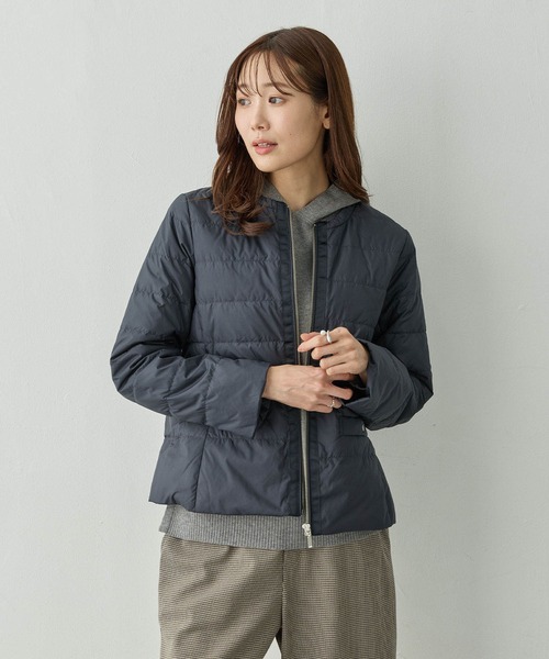 Petit Honfleur(プチオンフルール)の「ノーカラーダウンジャケット【ダウン80%・フェザー20%使用】(ダウンジャケット/コート・レディース・アイボリー/ベージュ/ネイビー・9号/11号/13号)」の9枚目の写真