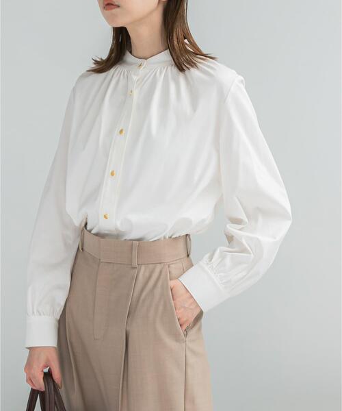 URBAN RESEARCH ROSSO WOMEN（アーバンリサーチ　ロッソ）の「『WEB限定』デザインボタンカットソーブラウス（シャツ/ブラウス・レディース・オフホワイト/ネイビー・FREE）」の2枚目の写真